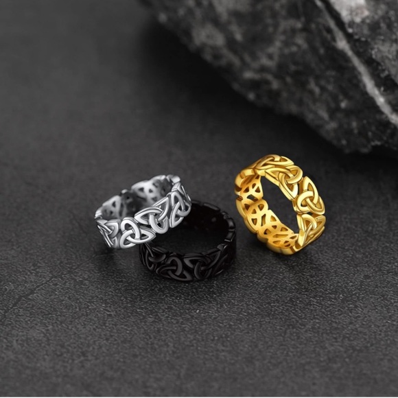18k Irish Celtic Trinity Wedding Ring Luxurious Gold